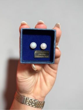 Bret Roberts Freshwater Pearl Stud Earrings NIB